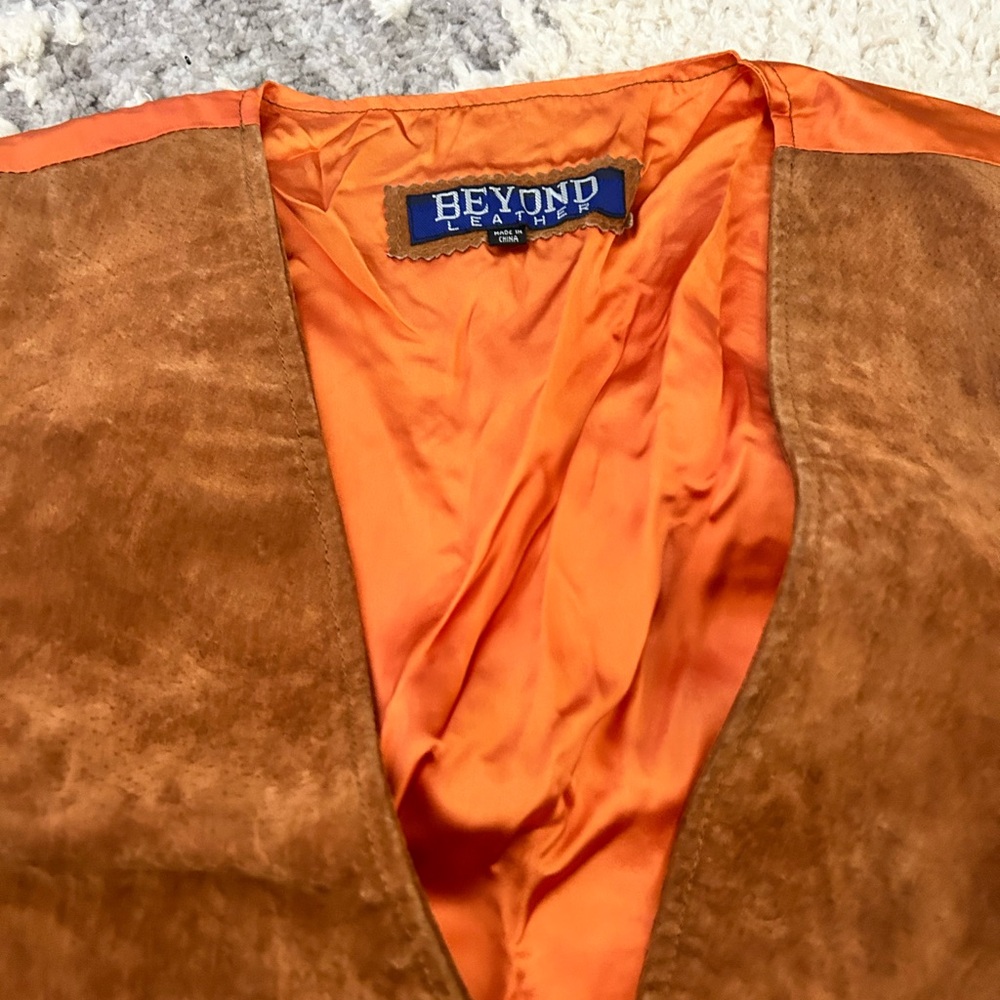 Beyond Brown Suede Button Front Vest with Orange Lining Vintage large - Picture 4 of 9